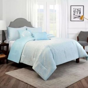Luxury comforter bed set